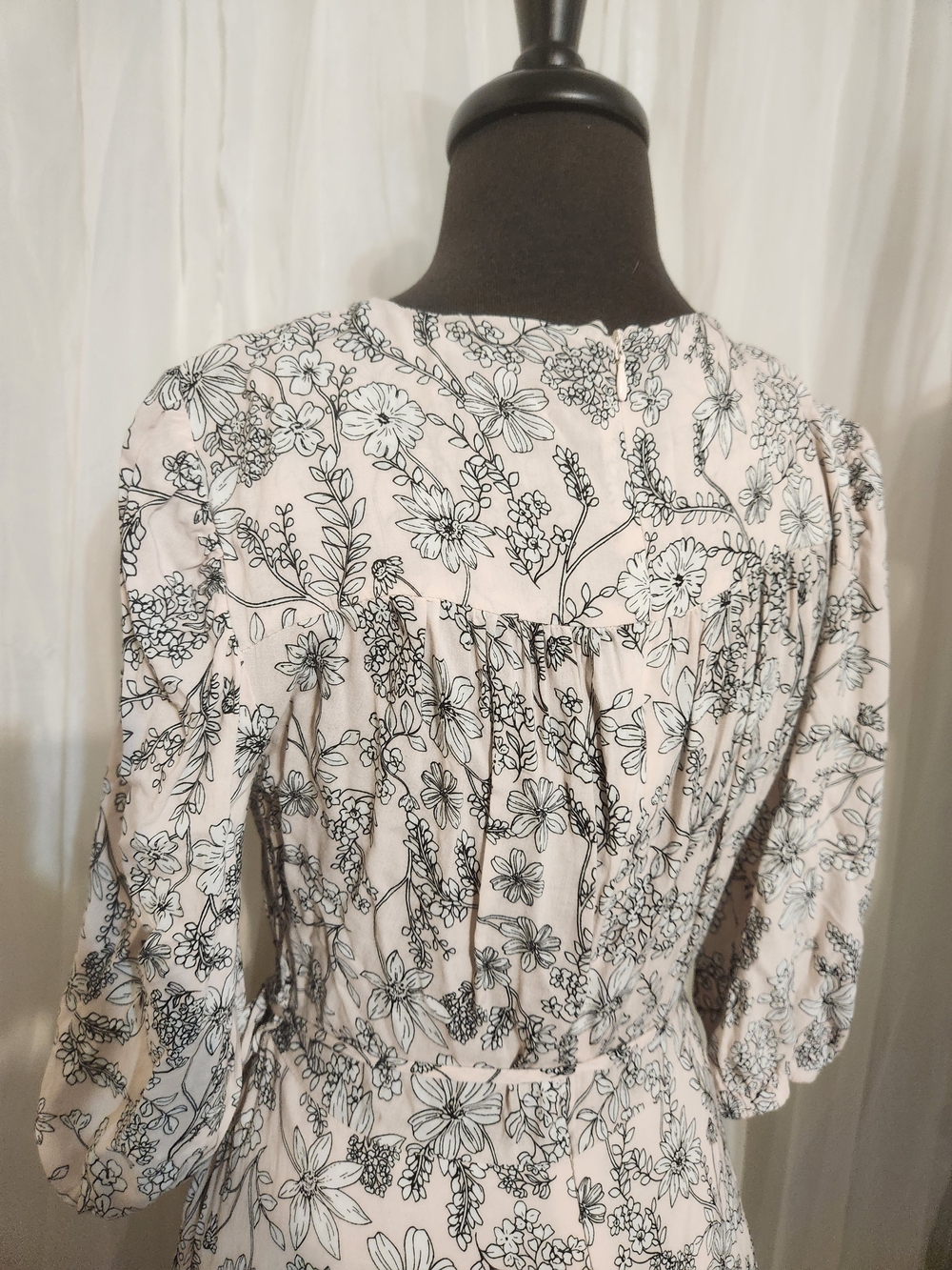 Calvin Klein Floral Wrap-Style Women’s Dress in Light Blush Sz 10 - Picture 5 of 14
